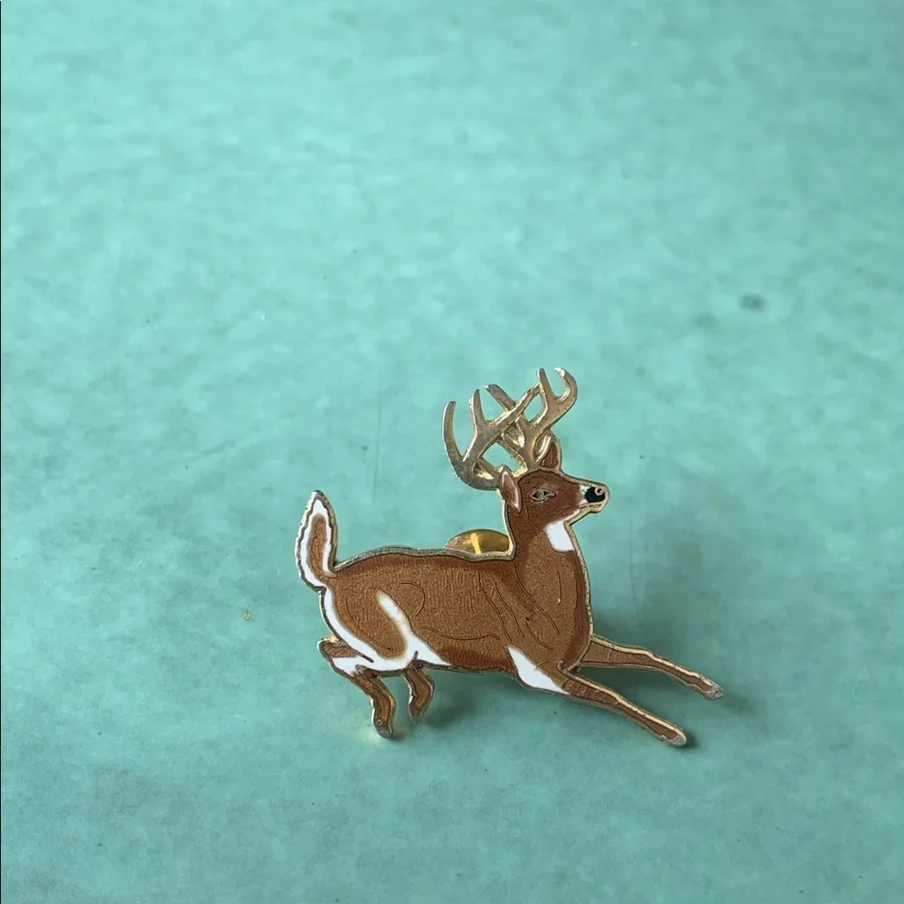 🦌 Brown and White Deer Pin 🦌
